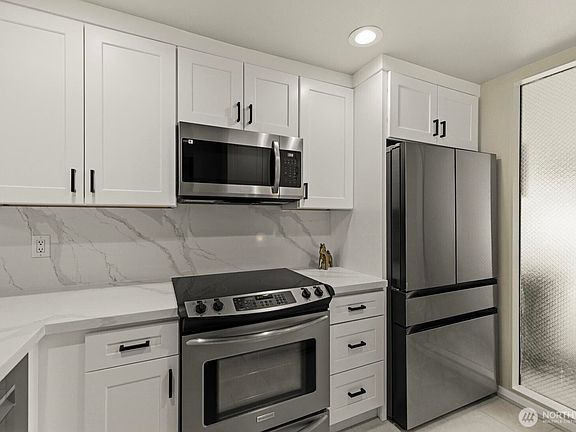 3rd image of 13896 NE 66th Street #586