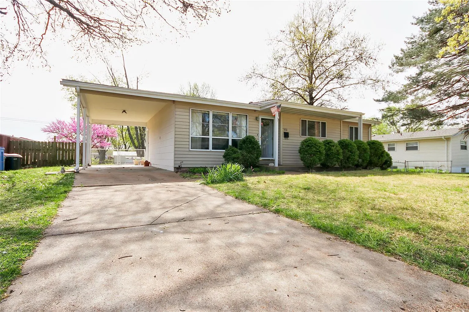 570 Lula Dr photo 1