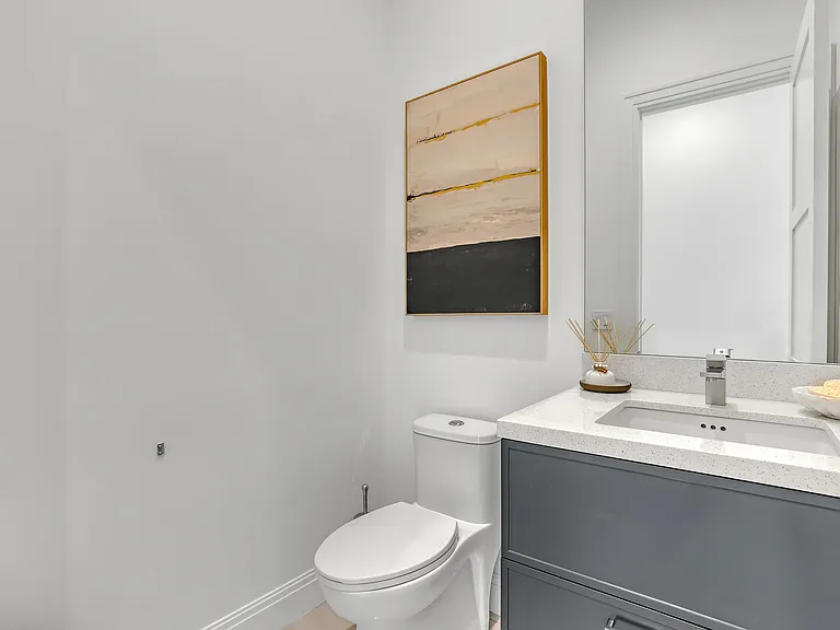 703 NE 5th St — Photo 35
