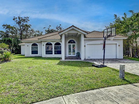 Home For Sale In Thornhill Green