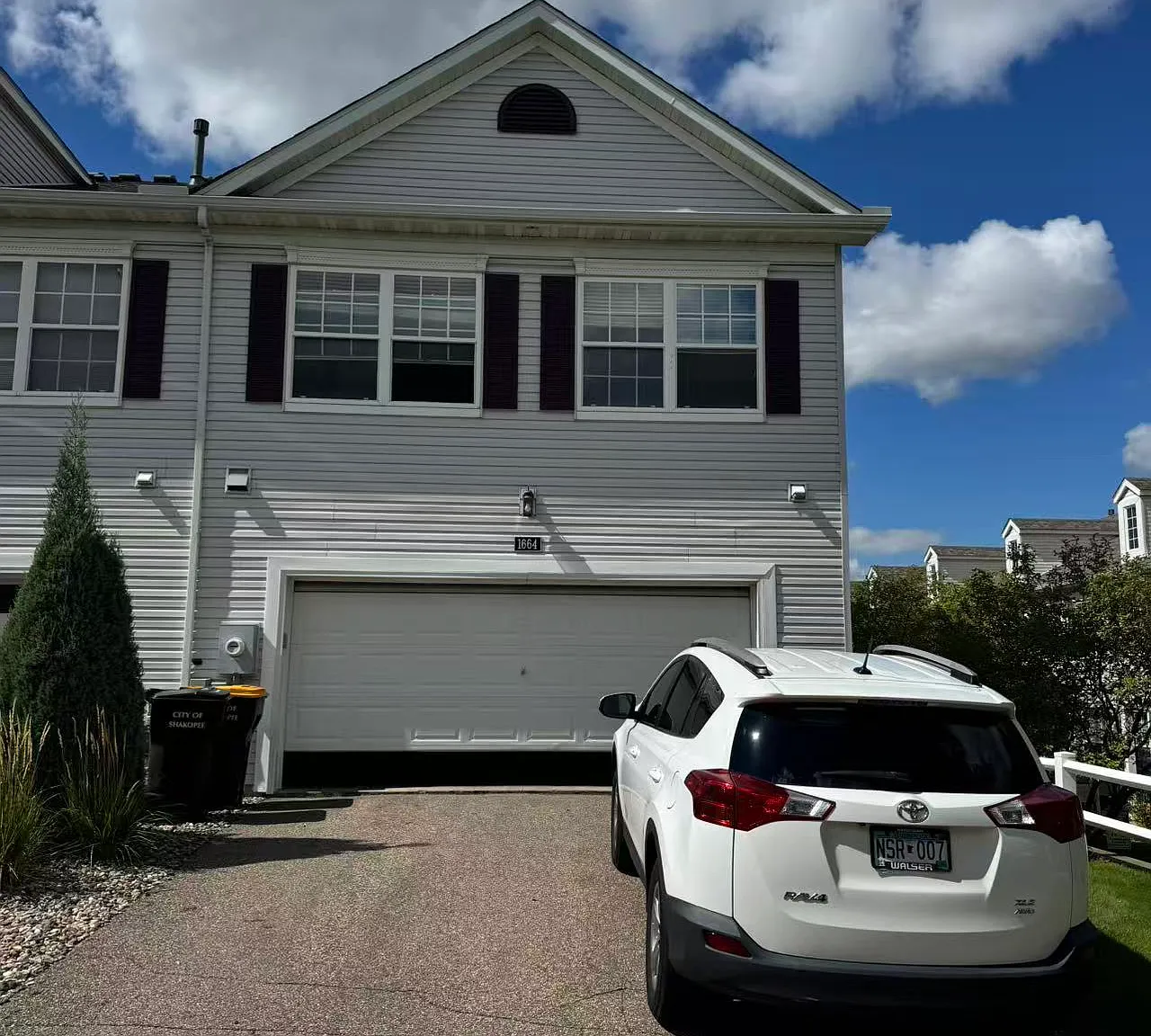 3 bed, 1600 sqft, $1,950 — Photo 1