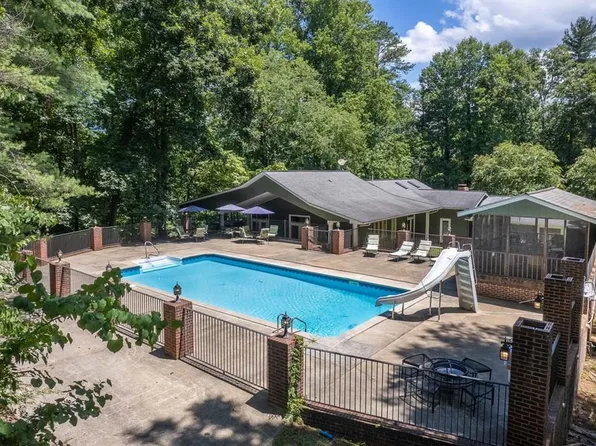 303 Hill St, Dillsboro, NC 28725