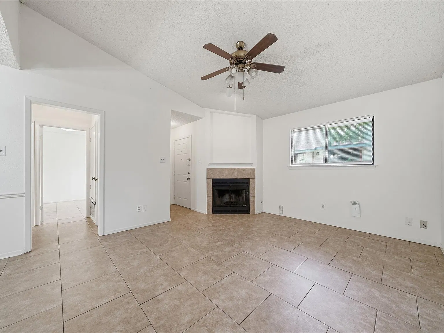 2 bed, 2.0 bath, 800 sqft, $1,545 — Photo 3