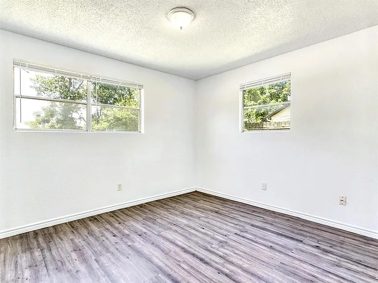 726 Martindale Rd — Photo 10