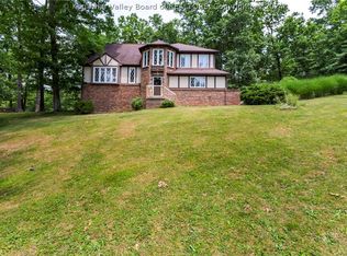 3 Summerset Dr, Mount Hope, WV 25880