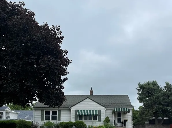 509 W 14th St, Vinton, IA 52349