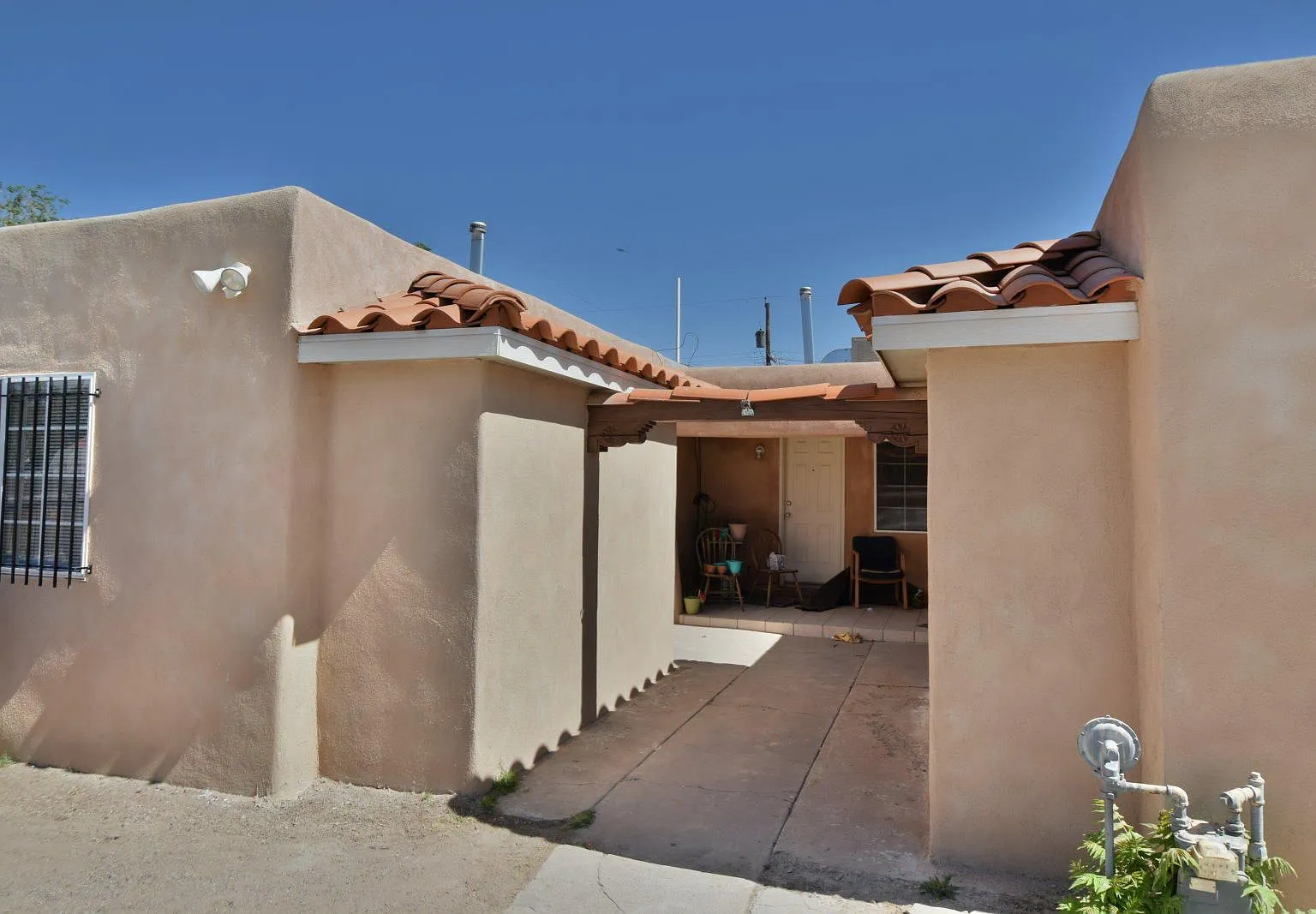 Large, Updated 1 Bedroom in the North Valley With Large Yard — Photo 2