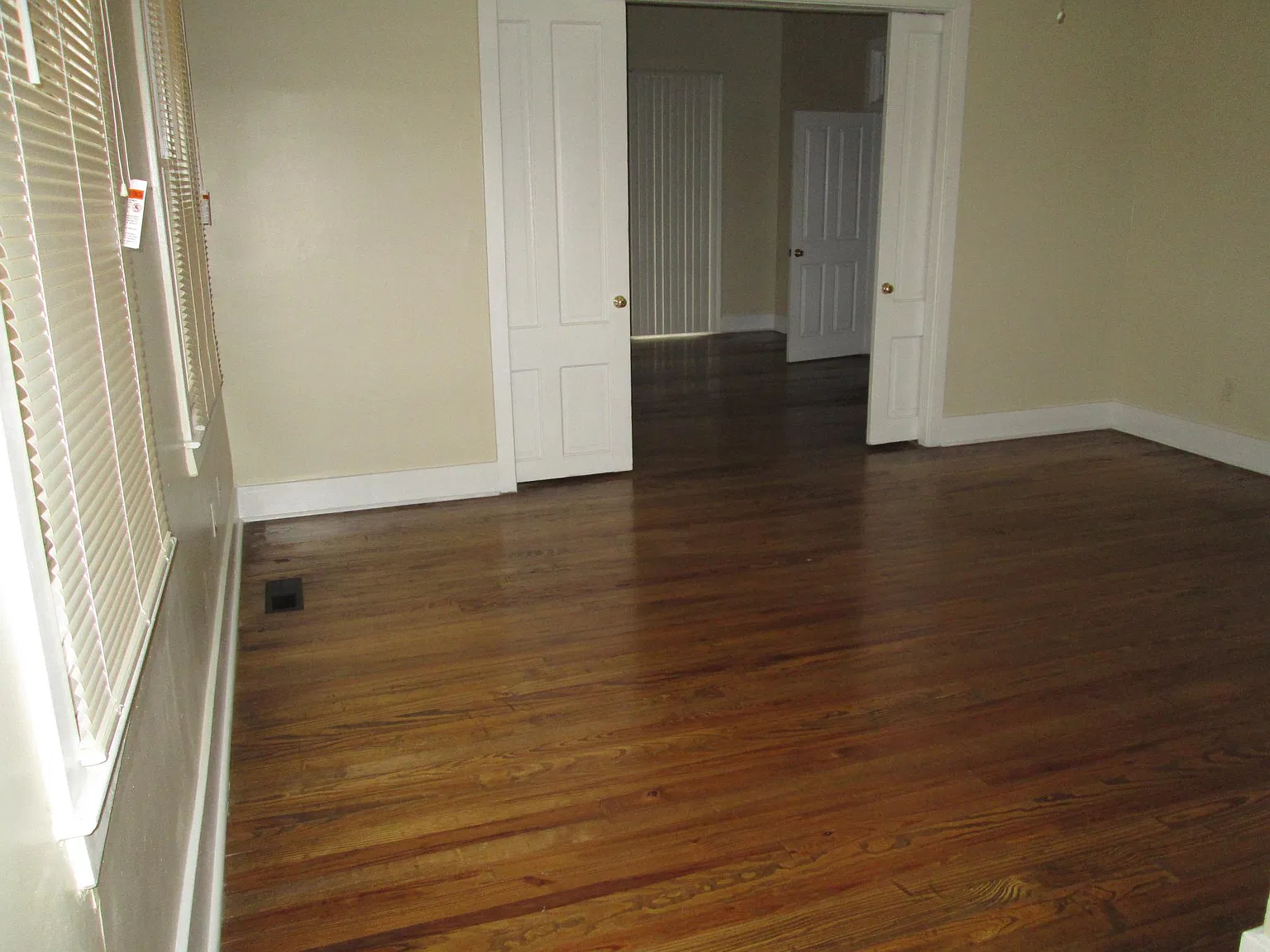 3 bed, 1015 sqft, $1,900 — Photo 2