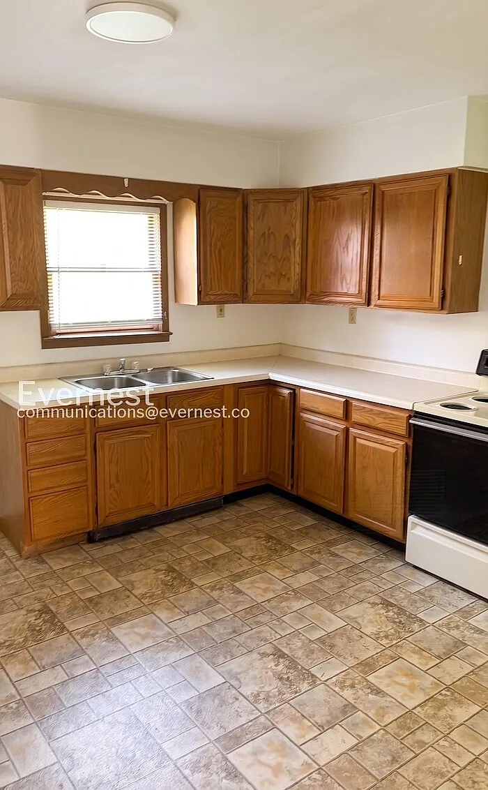 2 bed, 1.5 bath, 960 sqft, $900 — Photo 3