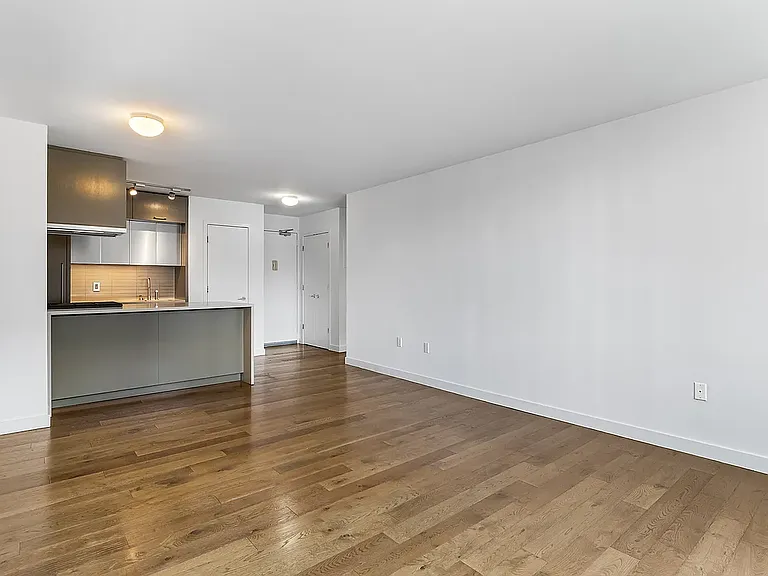 225 Rector Pl #12R — Photo 7