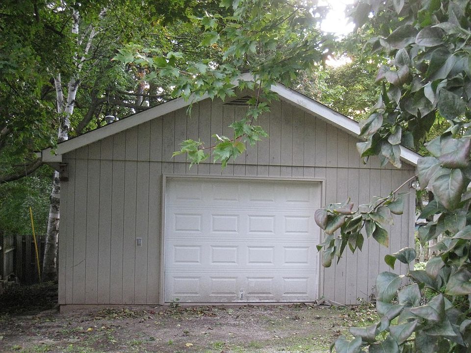2nd image of 825 Kentucky St