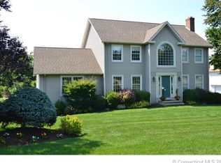 33 Meadowview Ct, Watertown, CT 06795