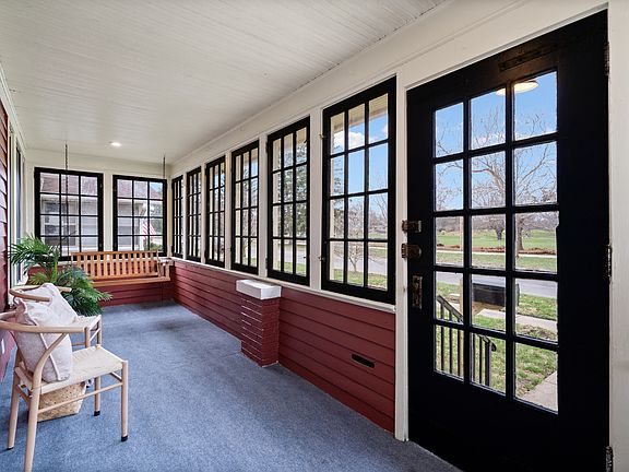 4th image of 1865 E Riverside Dr