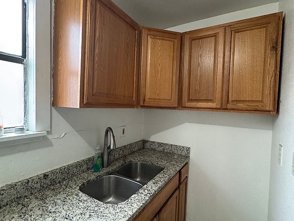 5th image of 105 Allsup St