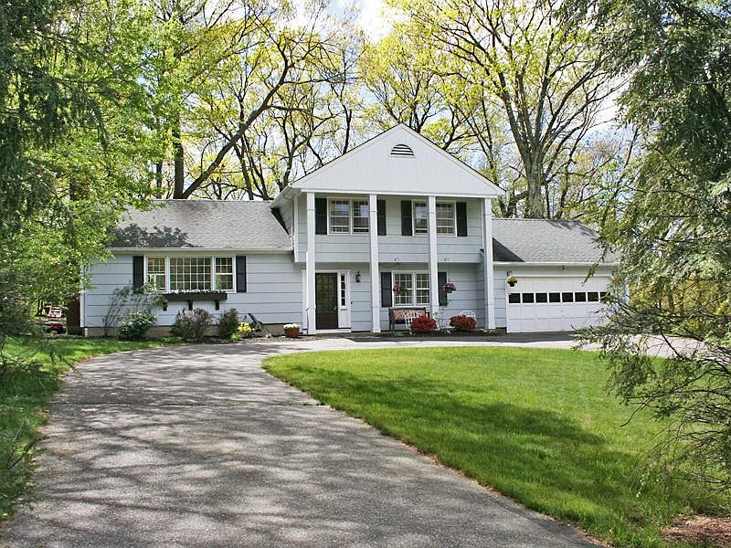 Wonderful Colonial on Treed Circular
        Drive