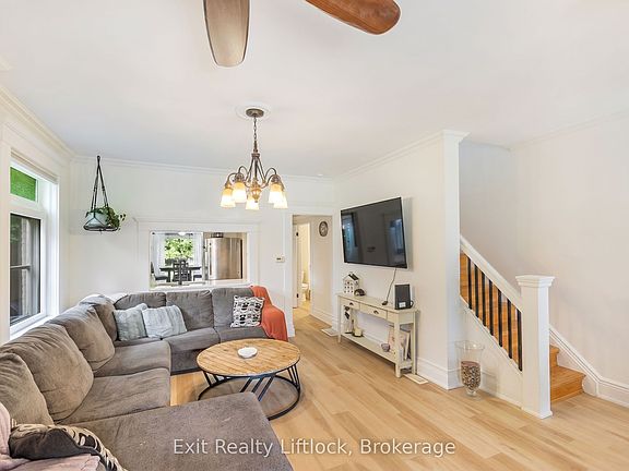 4th image of 592 Sherbrooke St