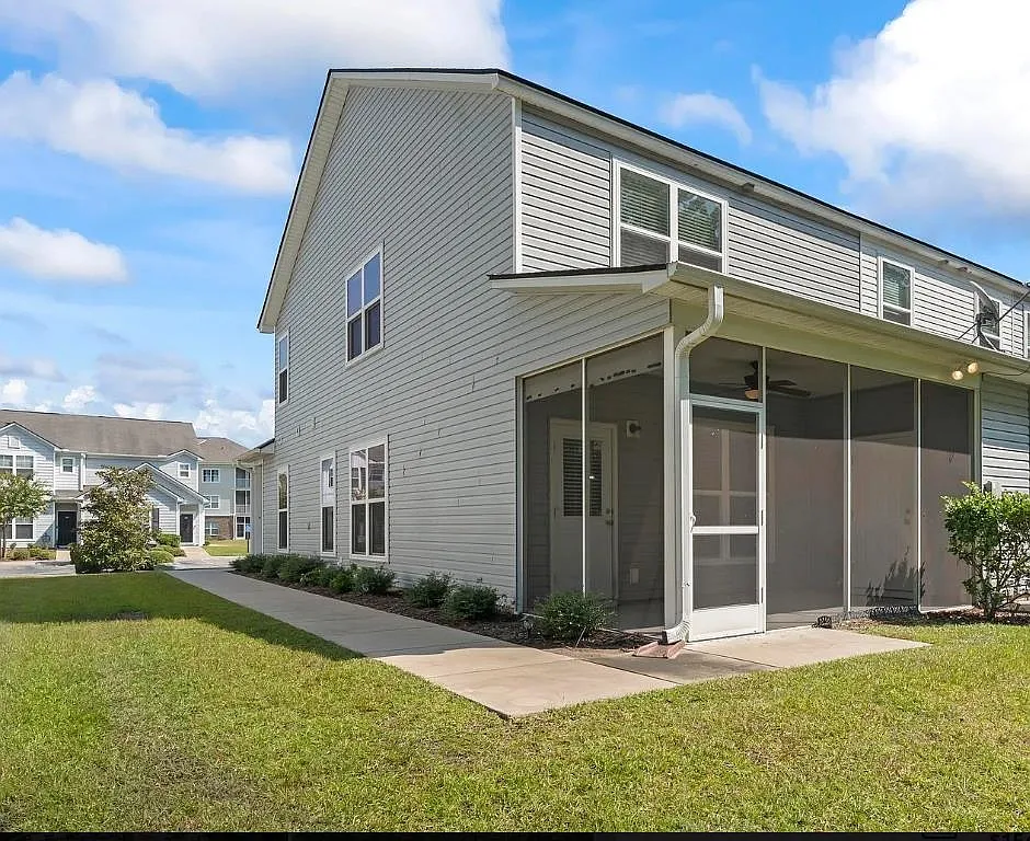 Building Photo - 301 Castle Dr #301