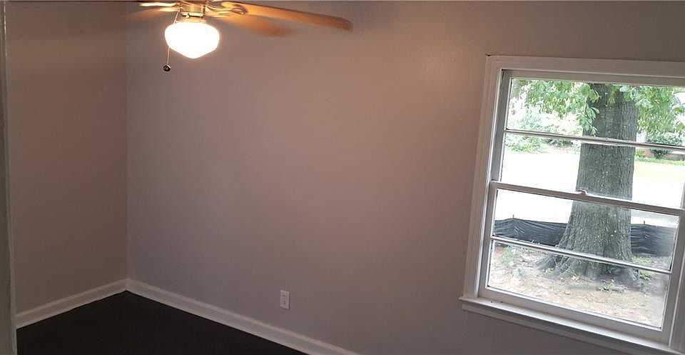 2nd image of 2122 Somerset Ave