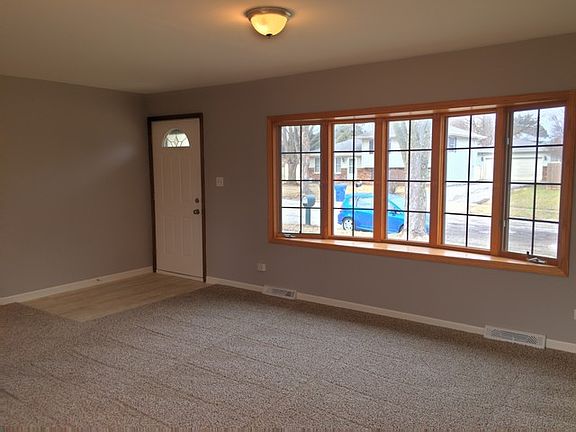 3rd image of 909 Helen Ave