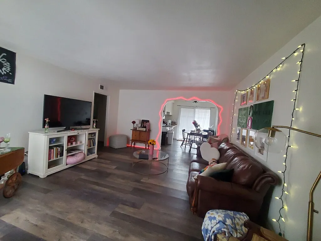 3 bed, 1850 sqft, $3,800 — Photo 2