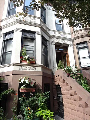 Rented by R New York | media 23