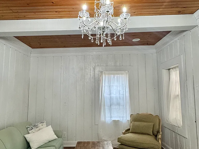 1037 Sauganash Dr — Photo 4