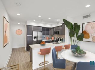 1440 N Poinsettia Pl #PENTHOUSE R-6, Los Angeles, CA 90046