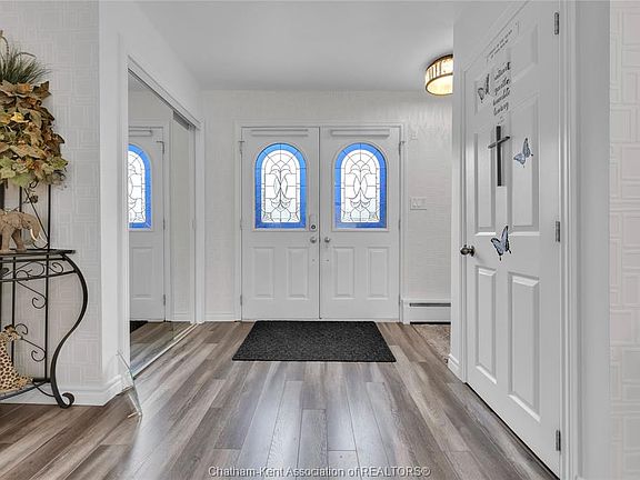 3rd image of 5 Phyllis Ave