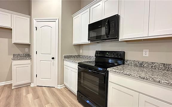 5th image of 28302 Merrimack Dr