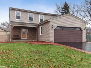 535 Dover Ct, Roselle, IL 60172