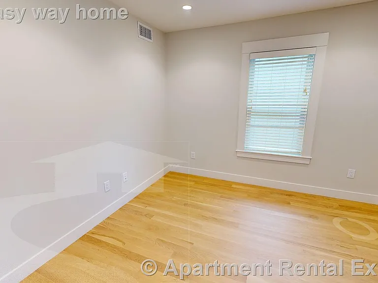 208-210 Banks St #2 — Photo 9