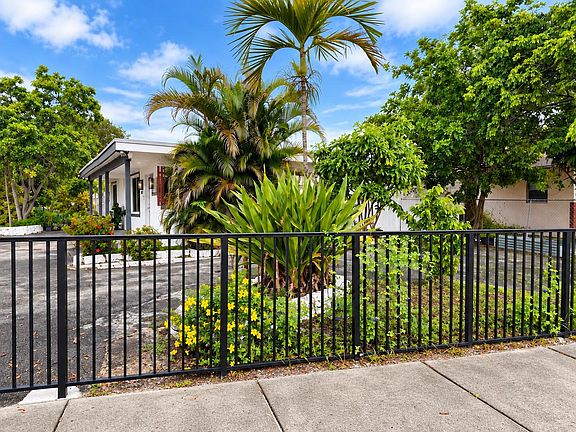 3rd image of 4401 SW 21st Street