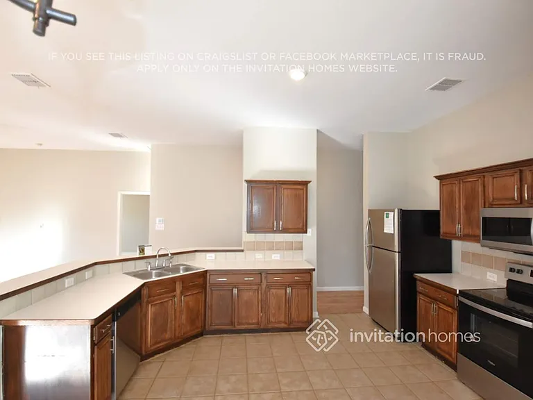 8117 Hennessey Trl — Photo 4