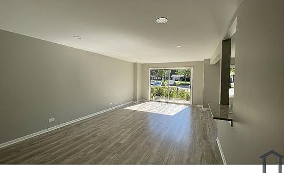 3rd image of 3018 Roberts Dr #9-1