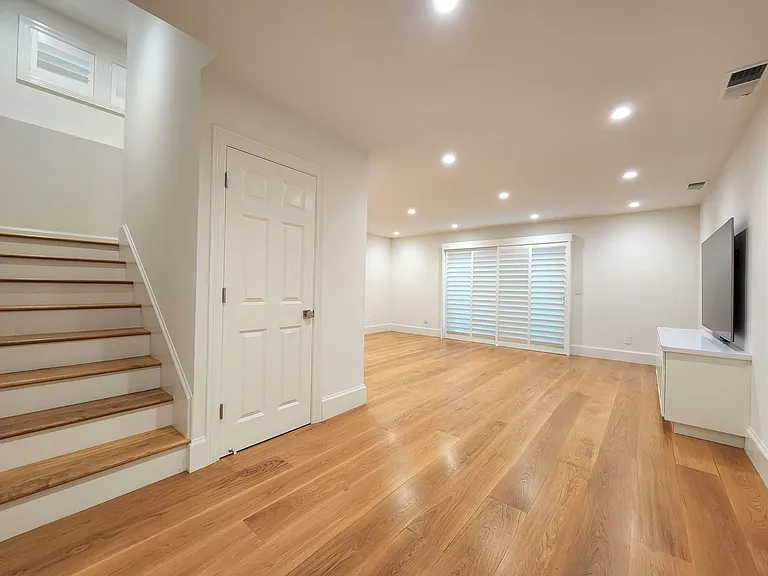 903 Ramona St — Photo 12
