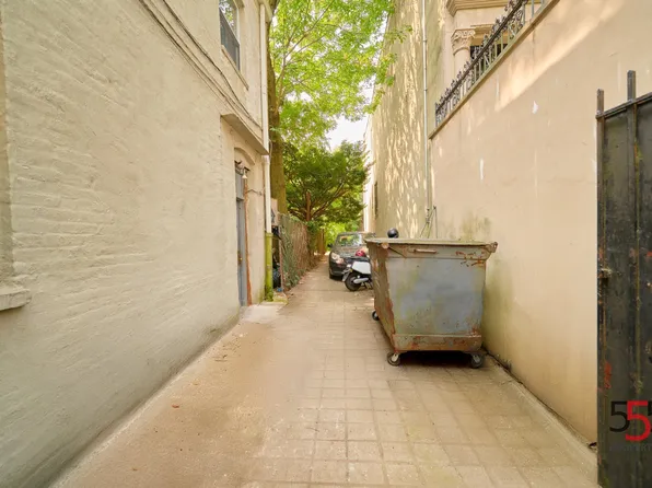 246 Brooklyn Avenue image 9 of 25