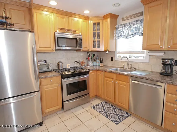 449 Pompey Avenue image 7 of 28