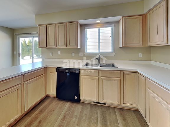 3rd image of 13964 Isle Royal Cir