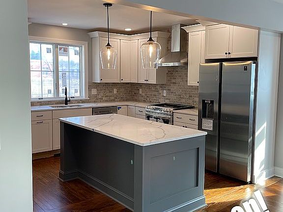 5th image of 219 Washington St