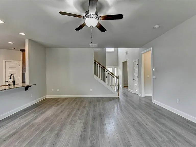 235 Bella Dr — Photo 25