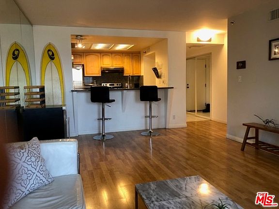 2nd image of 600 W 9th St APT 1101