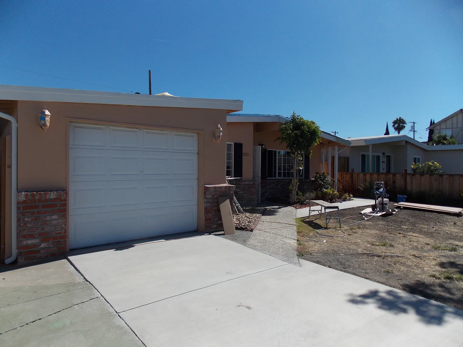 3 bed, 985 sqft, $4,300 — Photo 1