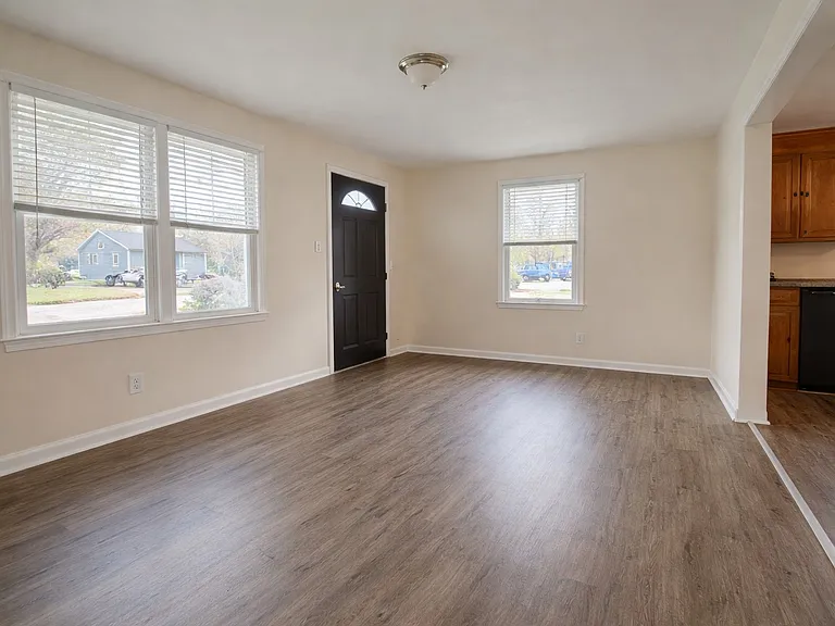 1205 Broadus Ave SE — Photo 2