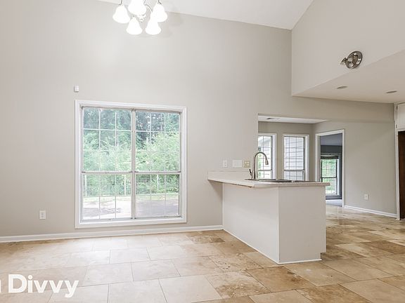 5th image of 215 Chesterfield Ct