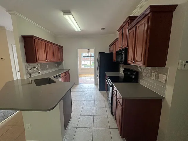4 bed, 2318 sqft, $2,500 — Photo 2