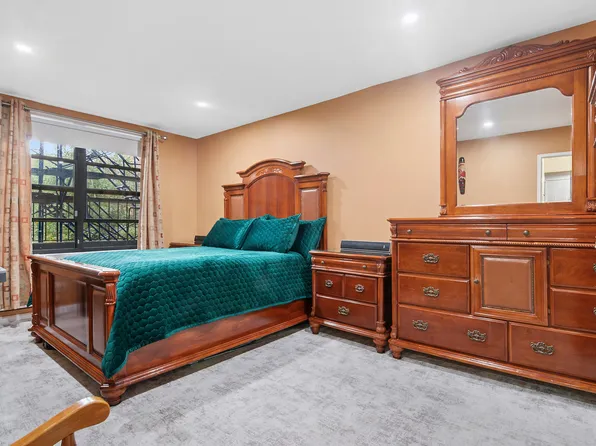 1199 East 53rd Street image 7 of 9