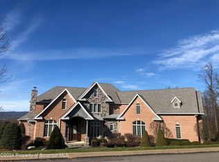 26 Kipling Dr #L-9, Moosic, PA 18507