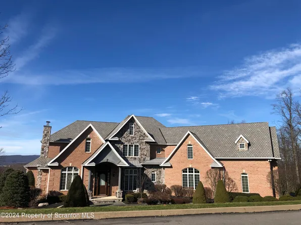 26 Kipling Dr #L-9, Moosic, PA 18507