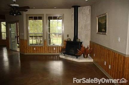 Living room
						:
						Franklin stove with gas log