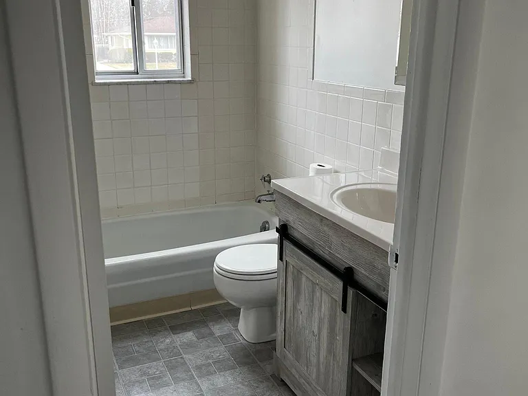 2111 Avalon Cir #2111 — Photo 12